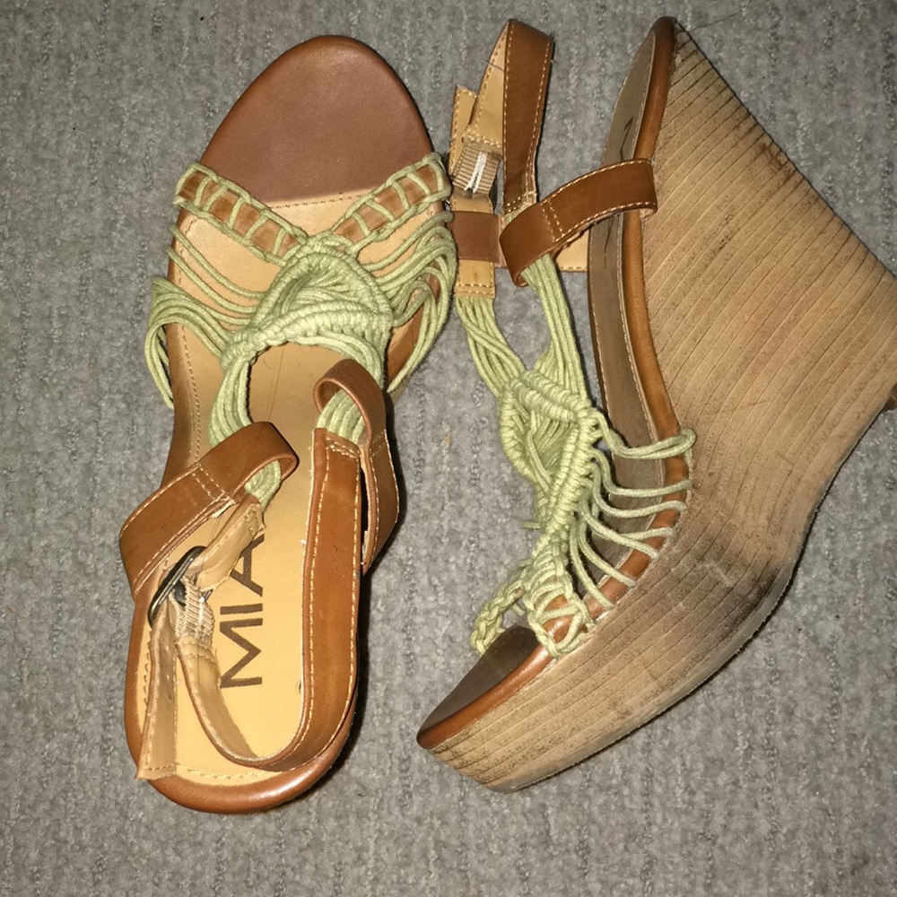 Mia wedges